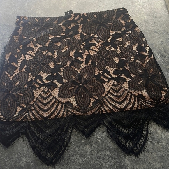 Women’s Express Black Lace Skirt Size 10 - never worn! - Picture 1 of 3